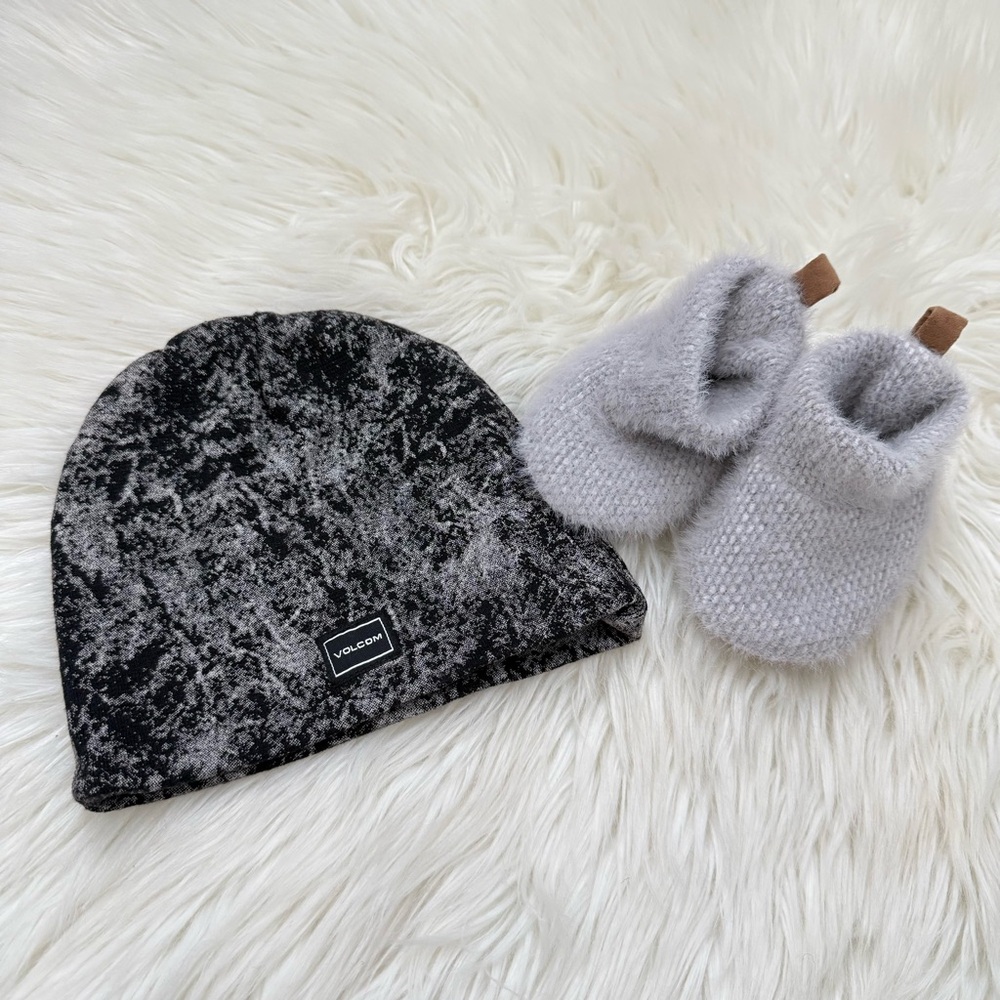 ⭐️3 for $20⭐️ Volcom Black and Gray Beanie and Booties Set